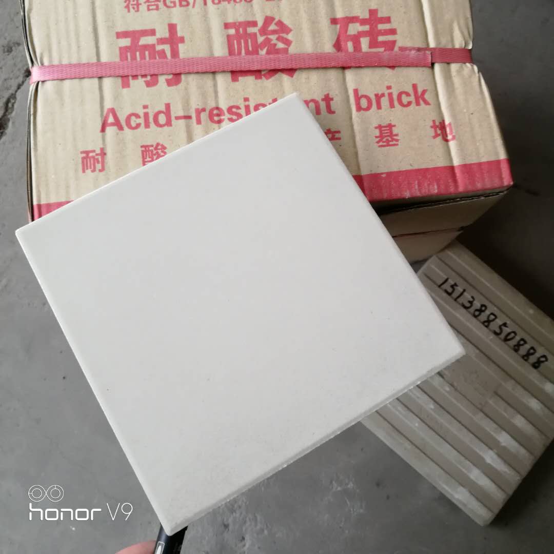 春回大地萬(wàn)物復蘇氣溫日漸回升防腐行業(yè)正在爭先恐后的搶奪防腐工程而耐酸磚產(chǎn)品質(zhì)量與價(jià)格成了防腐行業(yè)的選擇問(wèn)題